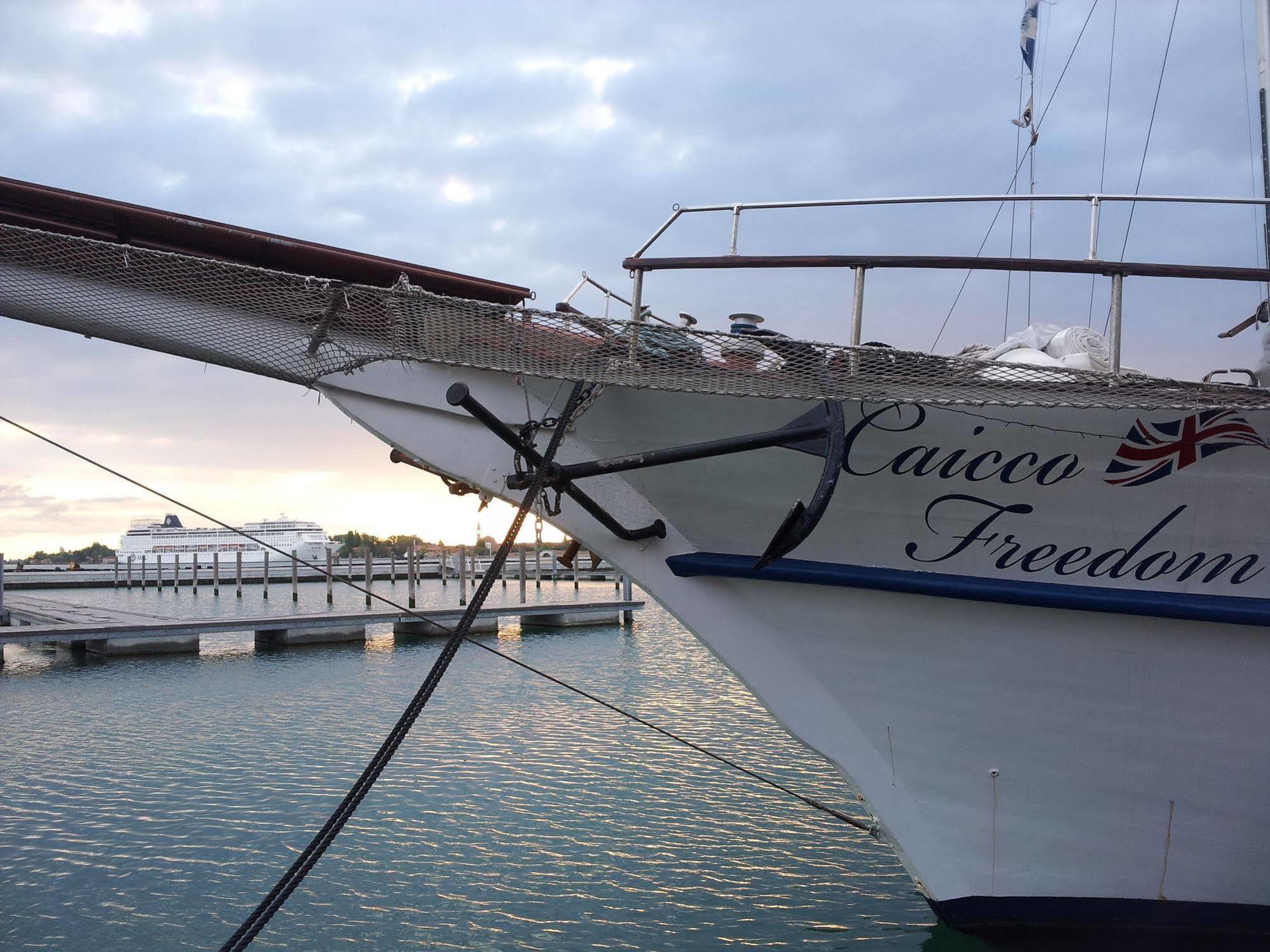Venezia Boat & Breakfast Caicco Freedom Hotel Exterior photo