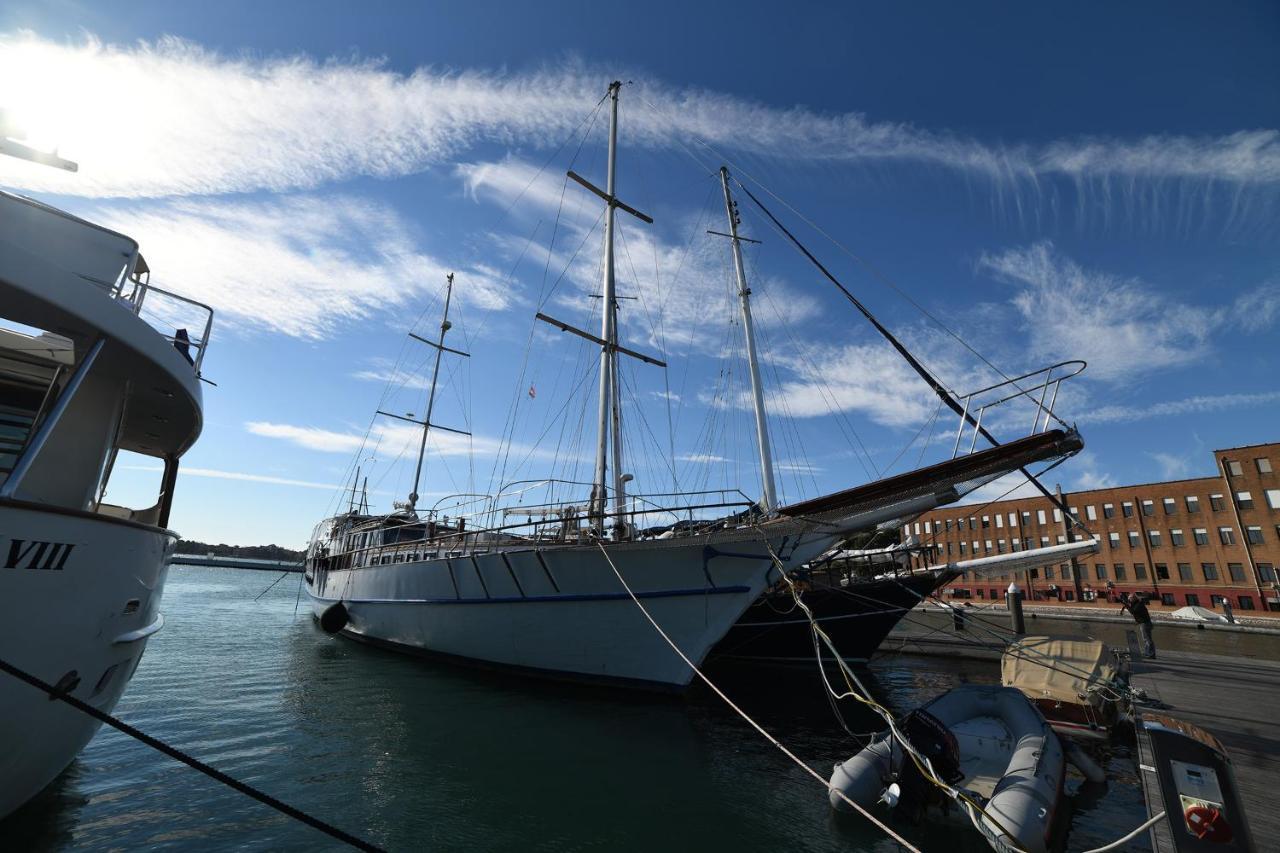 Venezia Boat & Breakfast Caicco Freedom Hotel Exterior photo